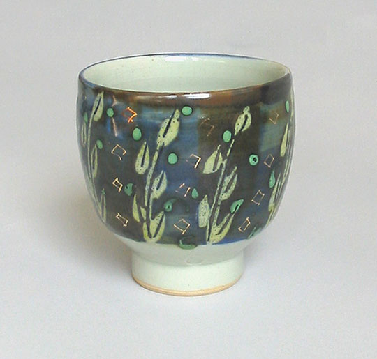 yunomi-with-gold-lustre